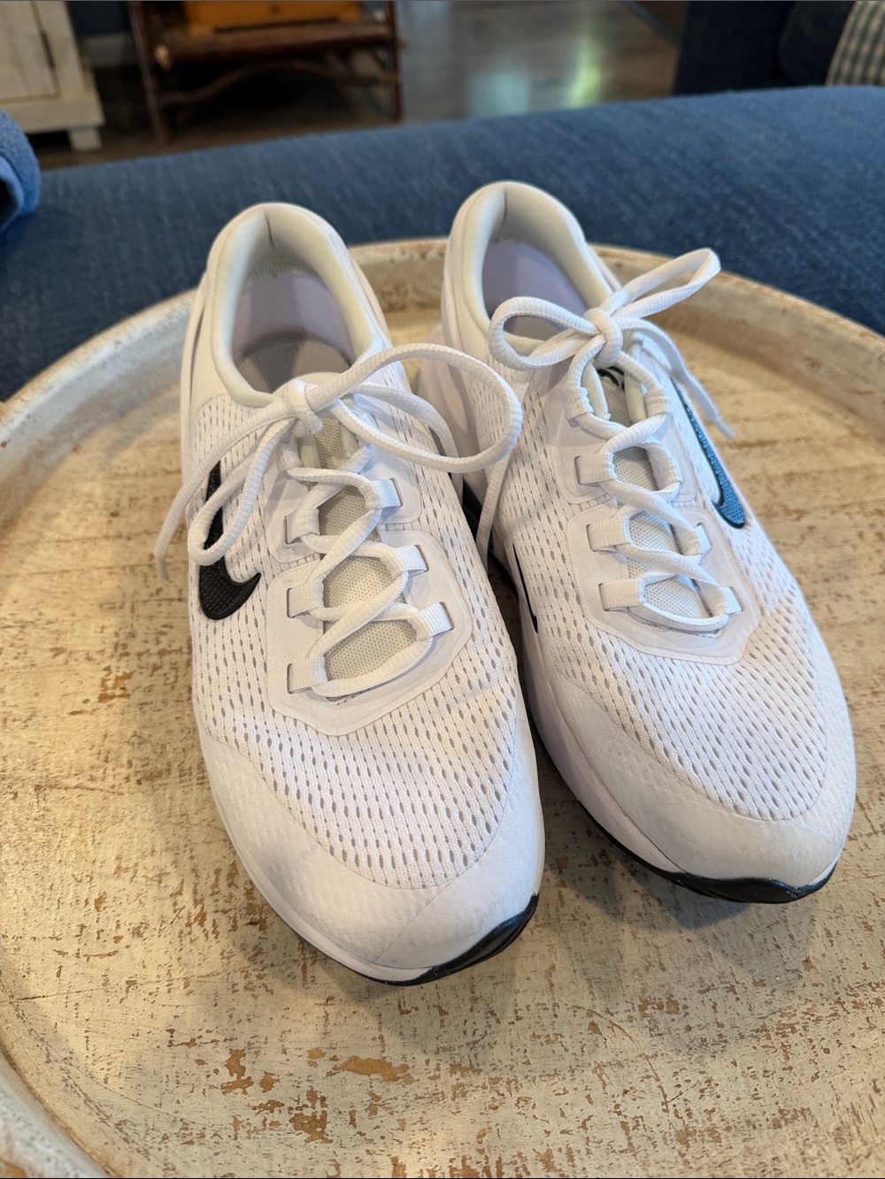 Nike White and Black Women’s Air-Cushion Running Sneakers - Picture 2 of 7
